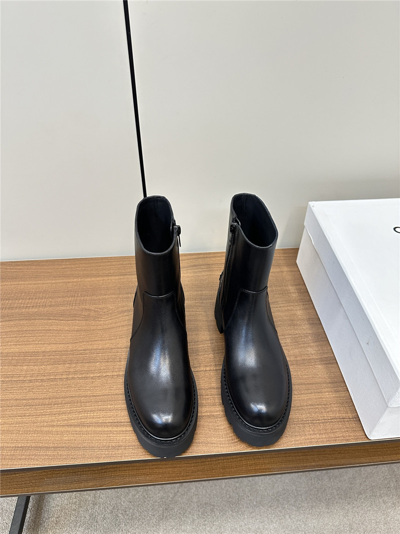 Ce1i*e margaret black chelsea boots