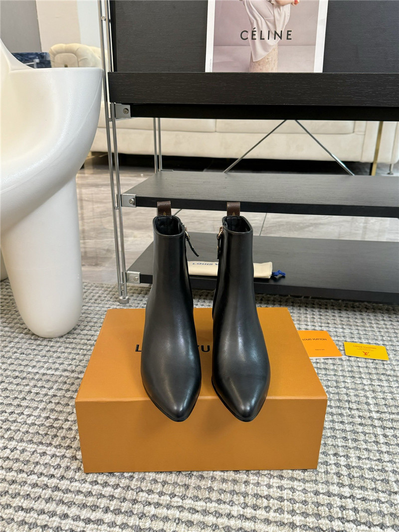 l0vis Vvtt0n lv pointed ankle boots