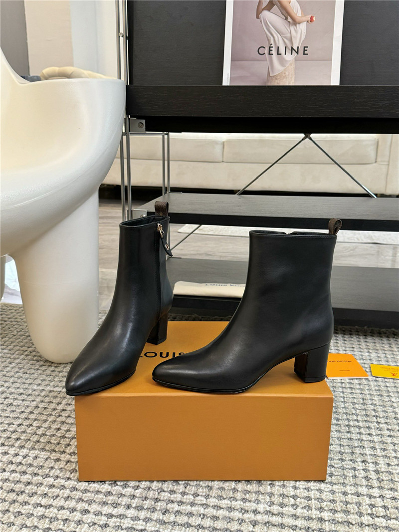 l0vis Vvtt0n lv pointed ankle boots