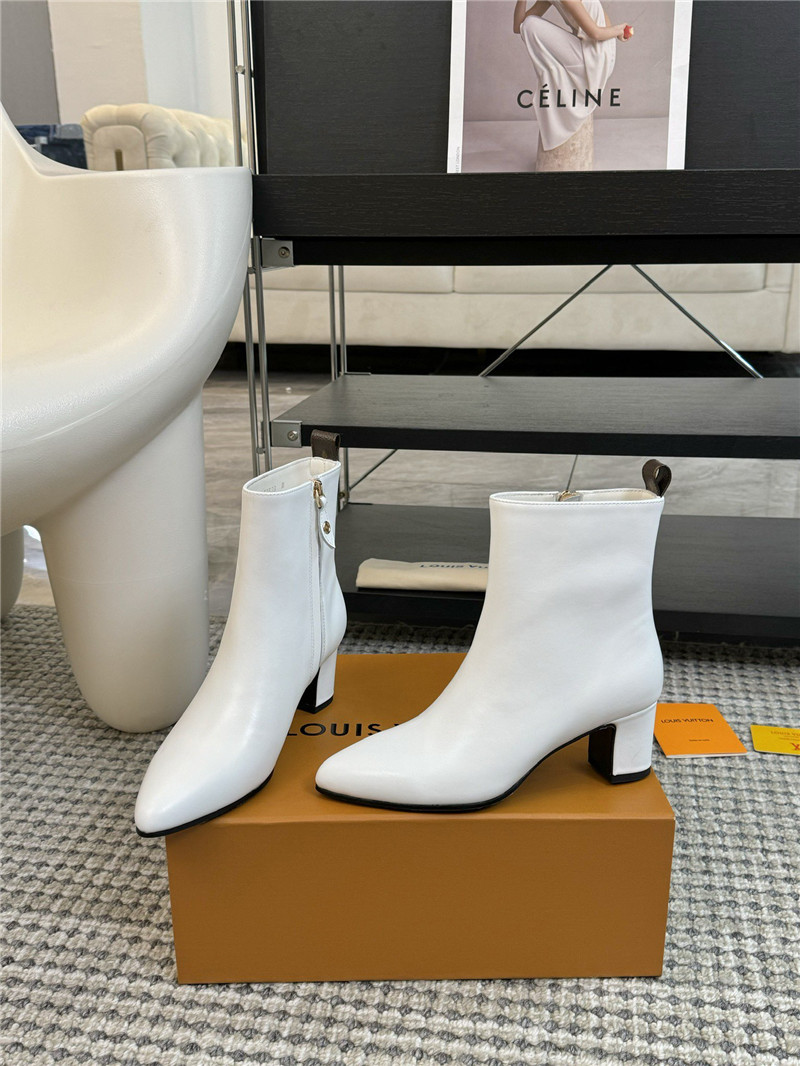 l0vis Vvtt0n lv white pointed ankle boots