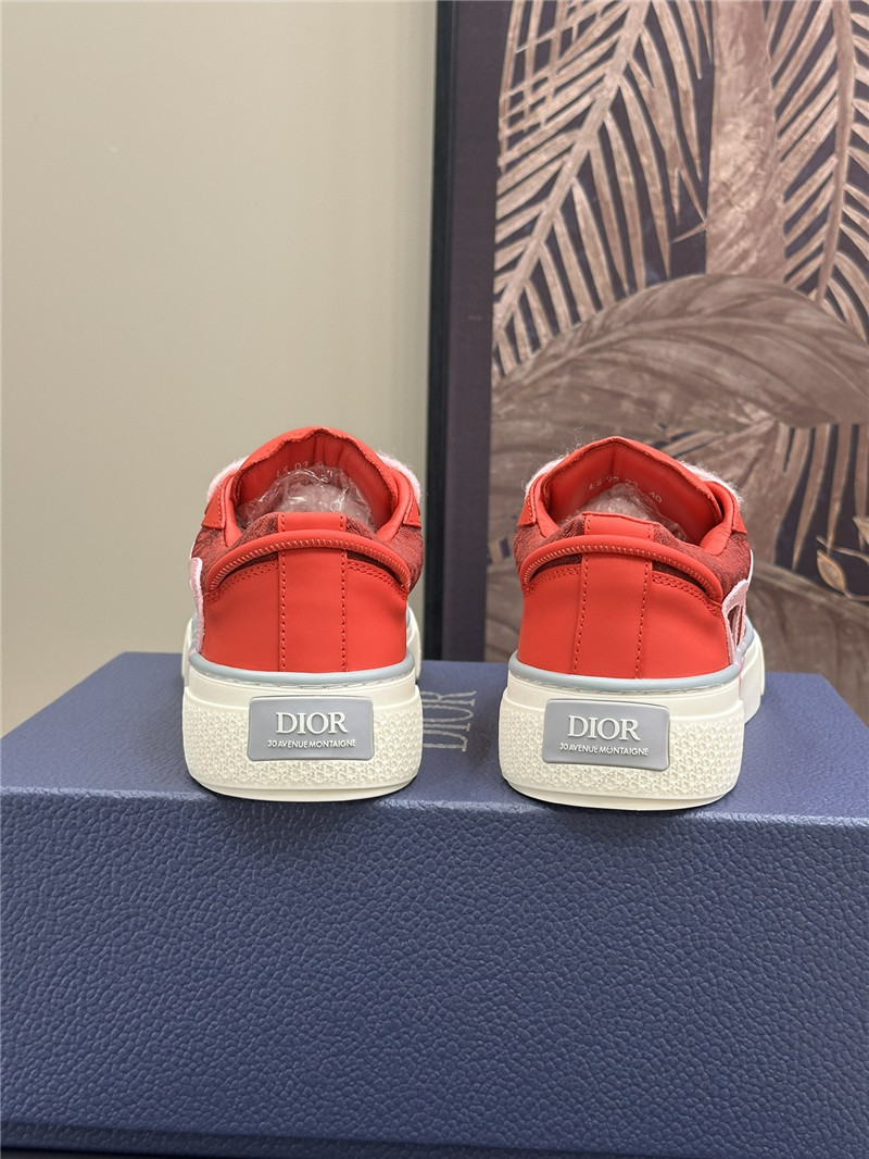 D10r red lace-up low top heart sneakers