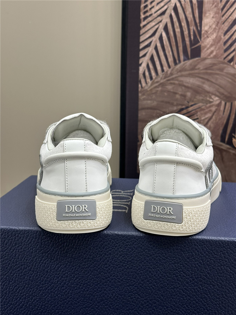 D10r lace-up low top heart sneakers