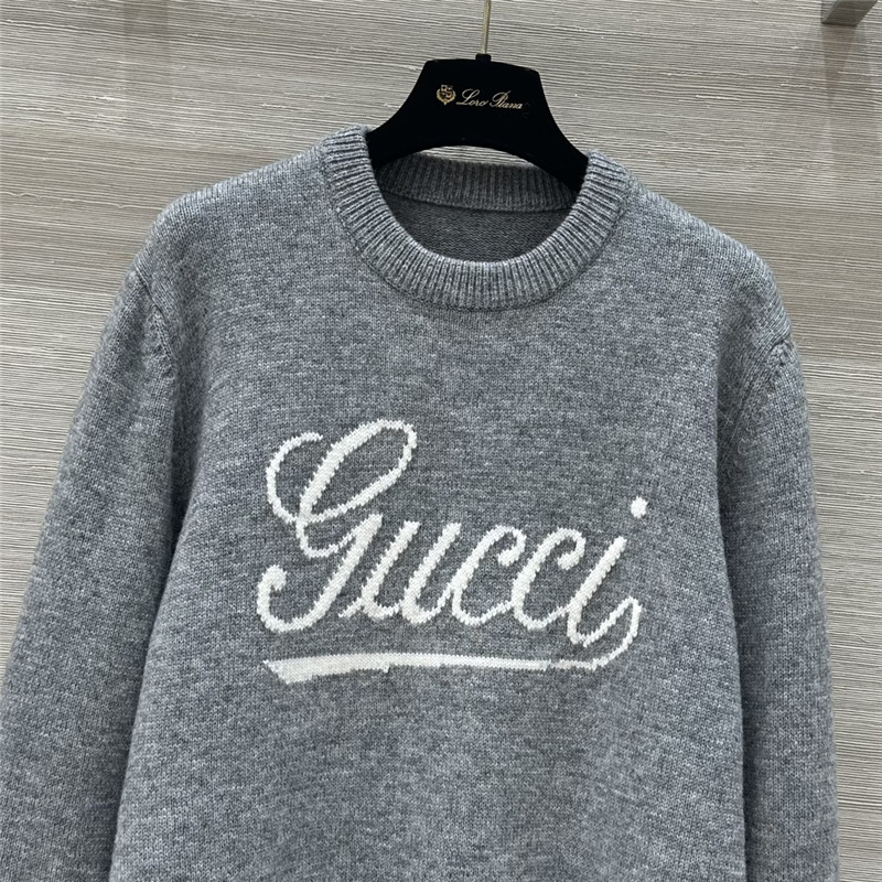 Gvc*1 intarsia-knit logo sweater grey