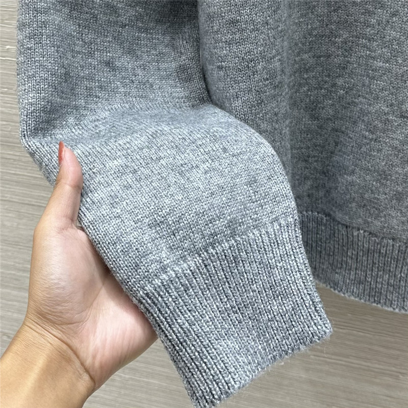 Gvc*1 intarsia-knit logo sweater grey