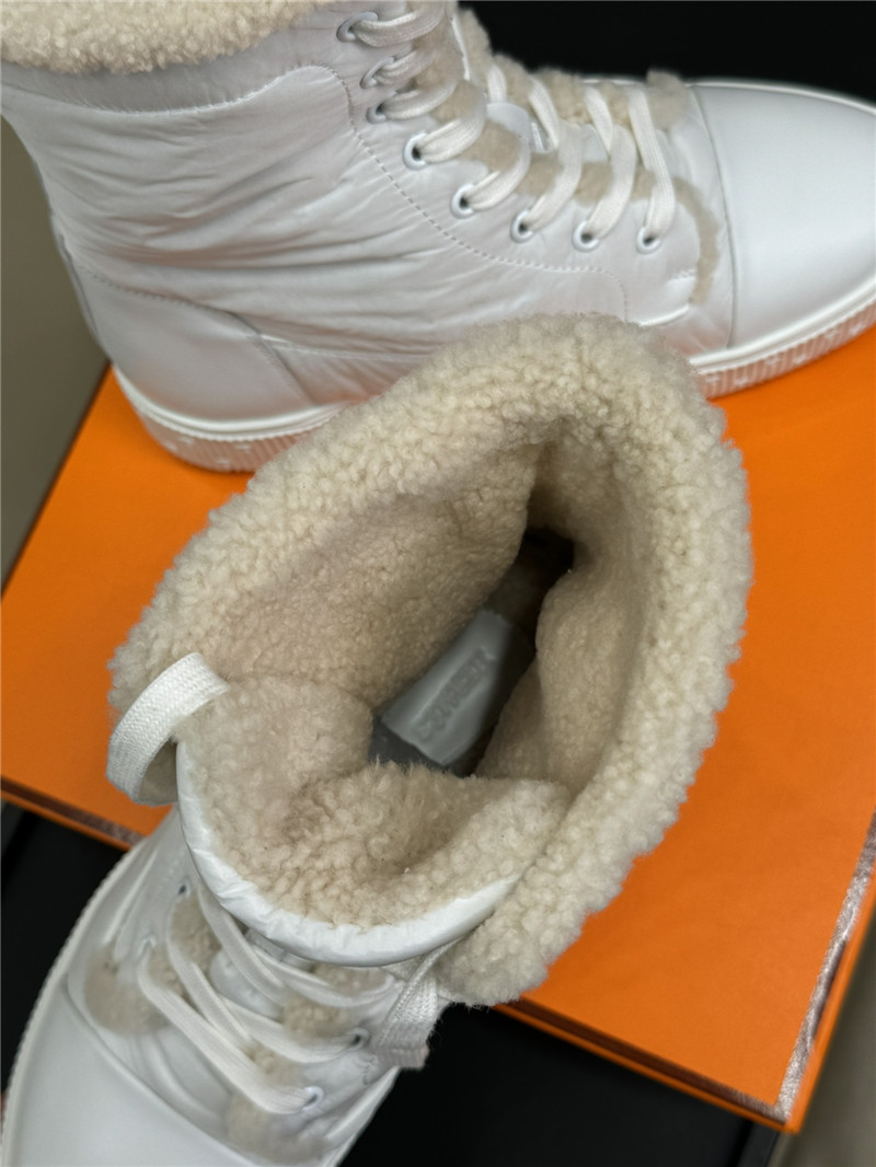 H**me5 white fresh snow boots