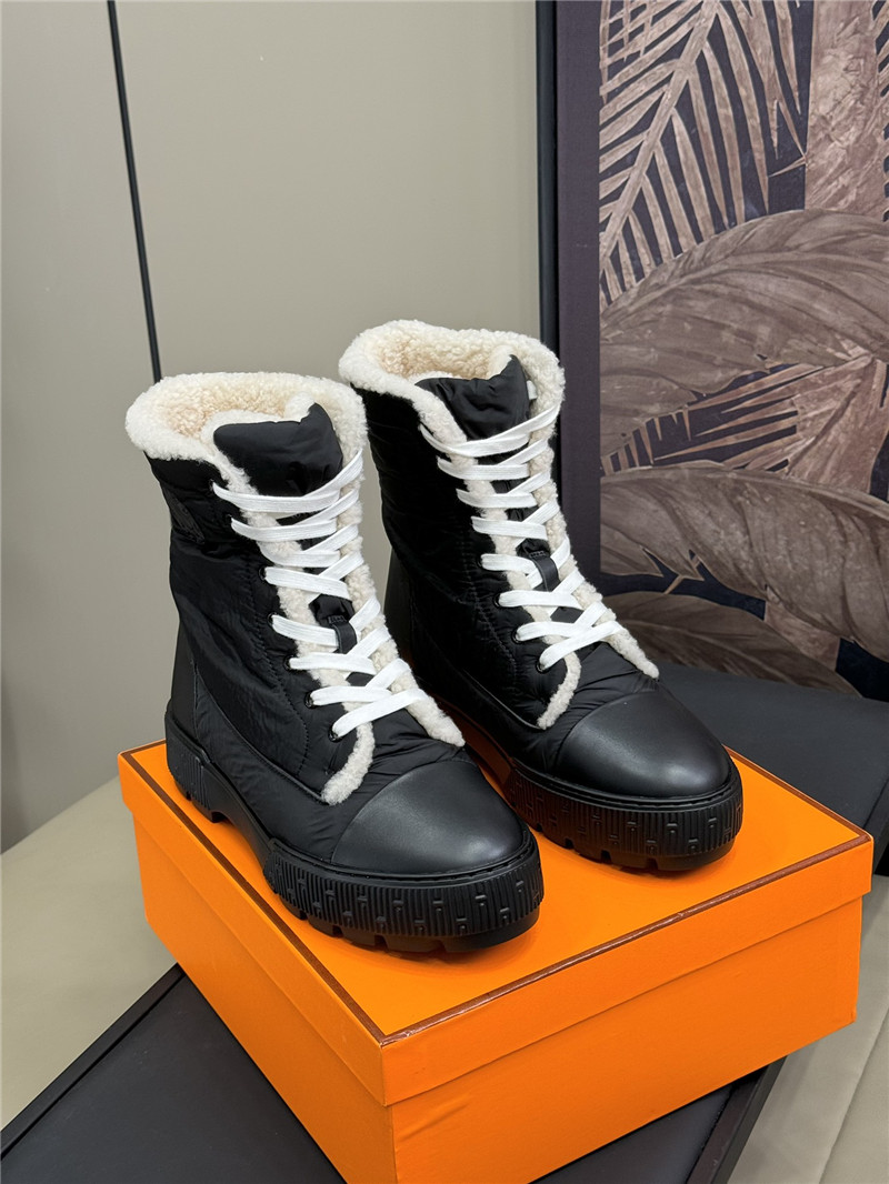 H**me5 fresh snow boots in black