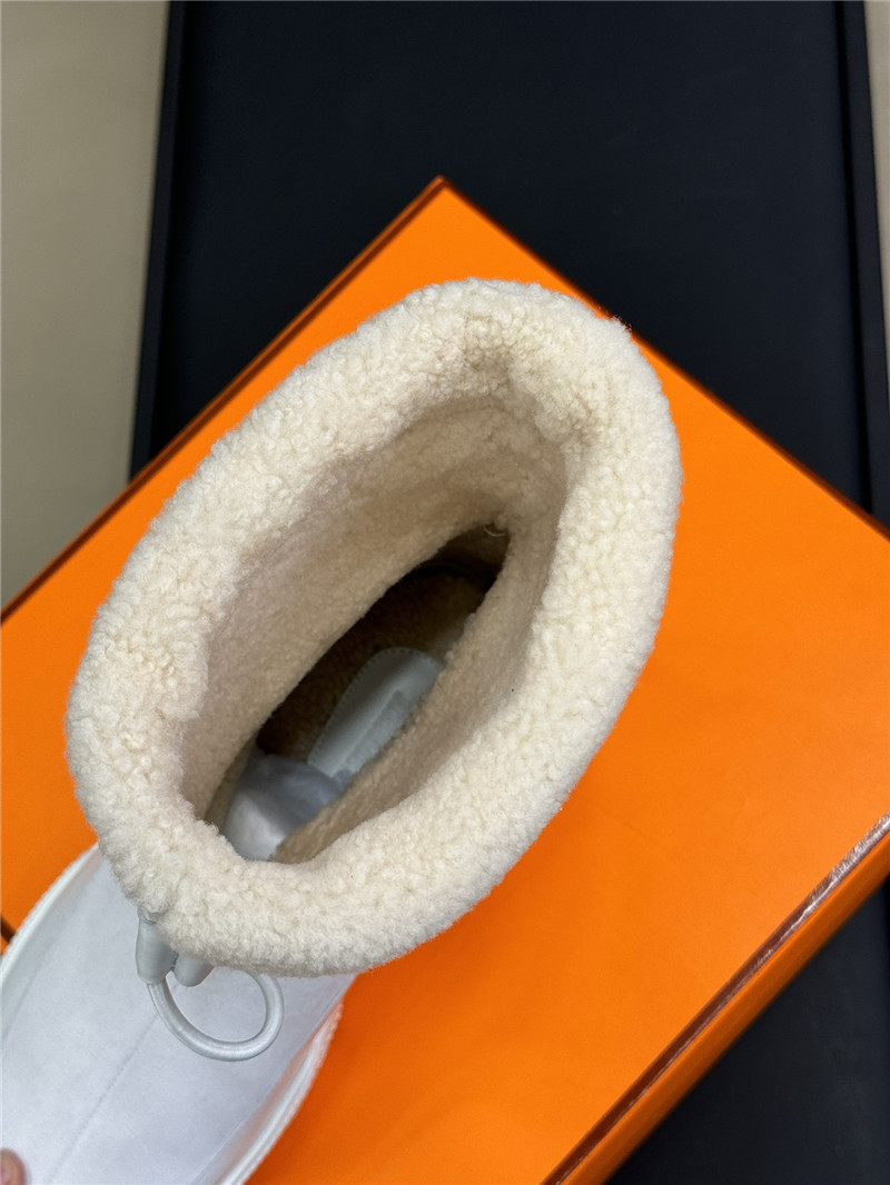 H**me5 journey white suede ankle boots