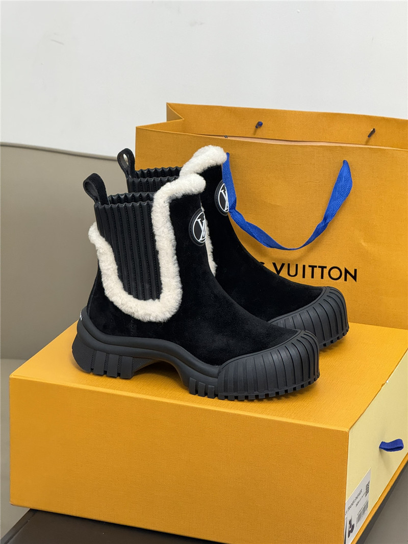 l0vis Vvtt0n ruby flat suede boots in black