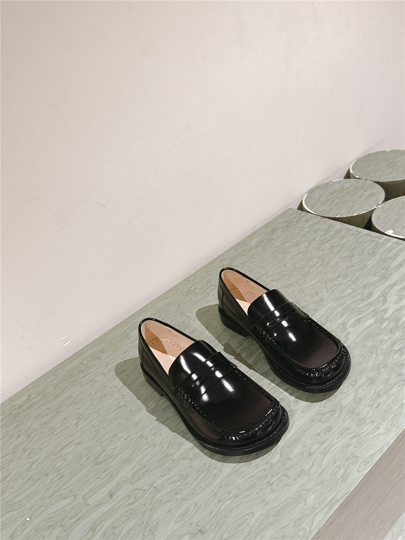 L0ew* campo loafer in black brushed calfskin