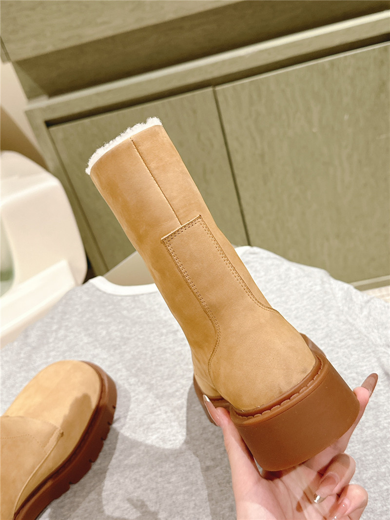 b0tt*ga Ven*ta winter zip suede ankle boots