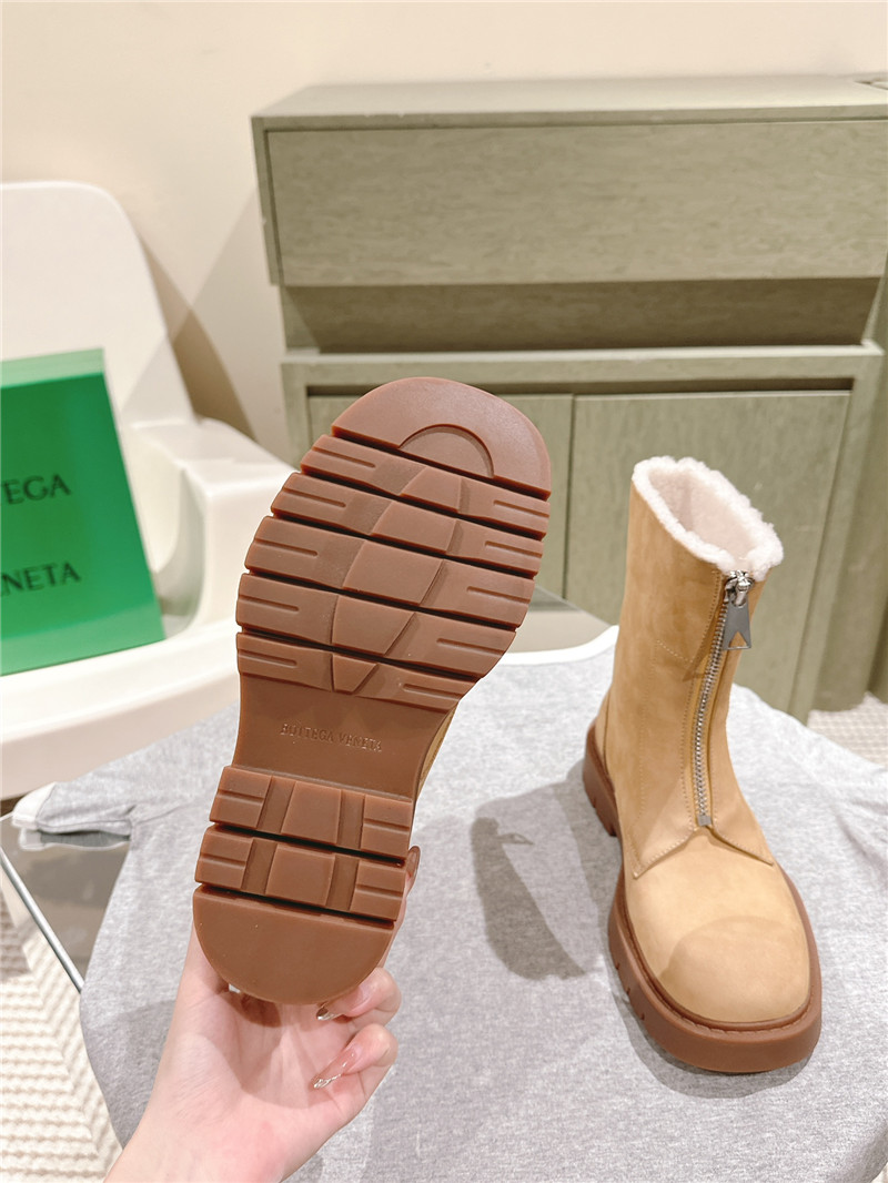 b0tt*ga Ven*ta winter zip suede ankle boots