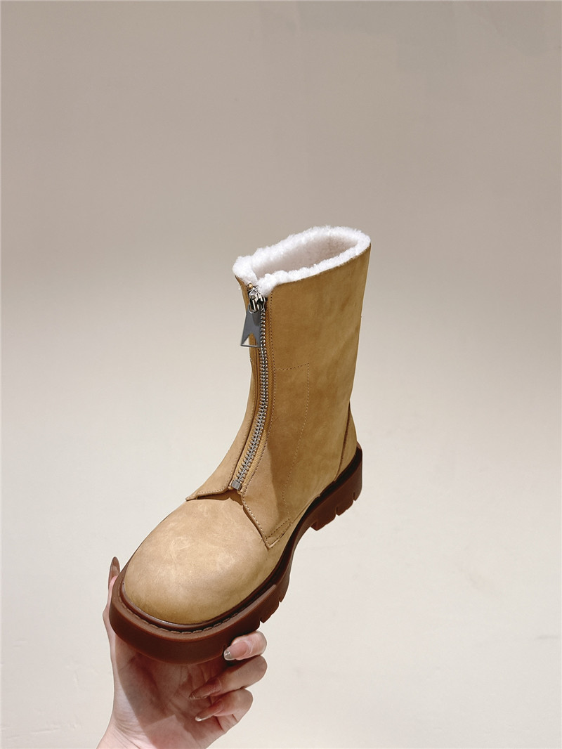b0tt*ga Ven*ta winter zip suede ankle boots