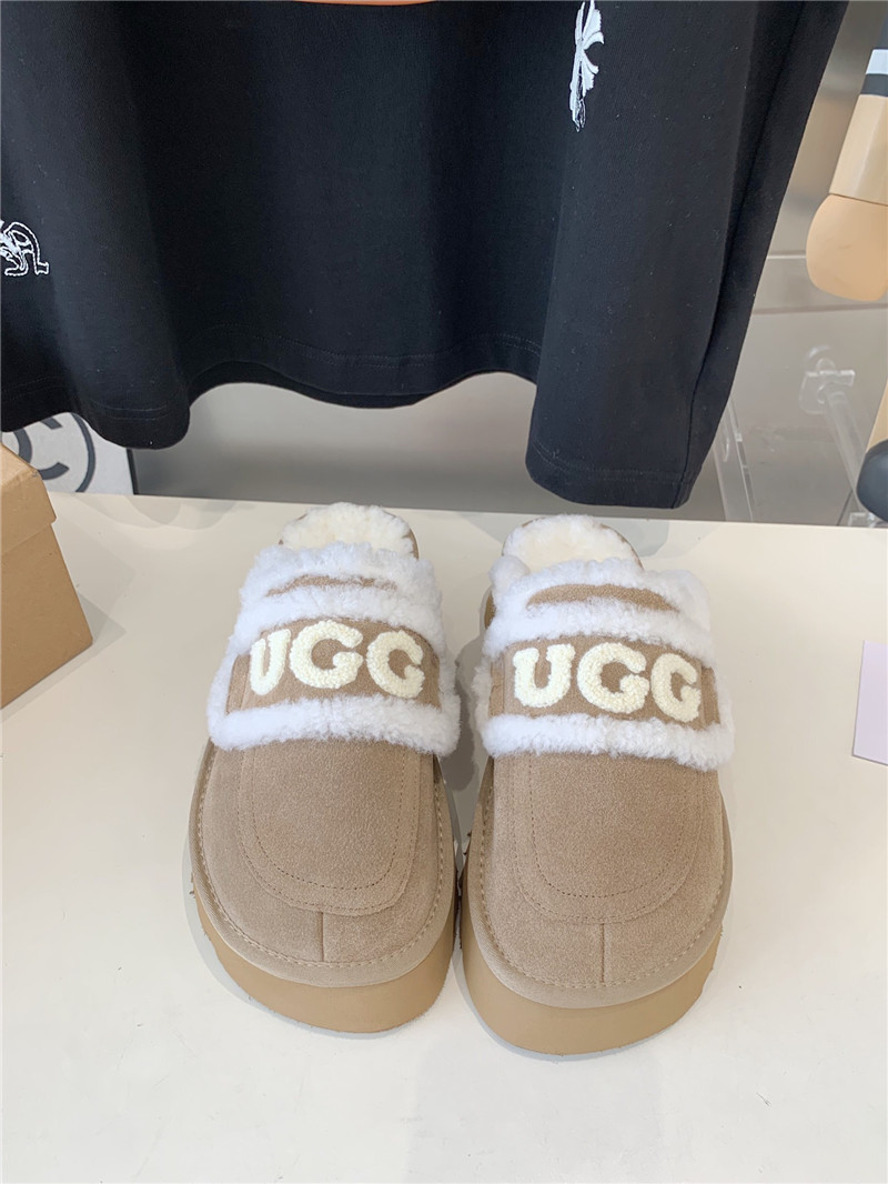 UGG Rome Shearling Slippers Beige