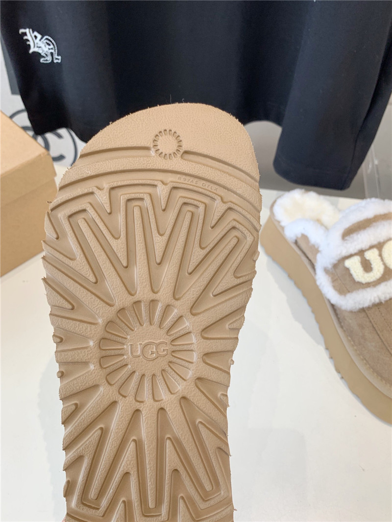 UGG Rome Shearling Slippers Beige