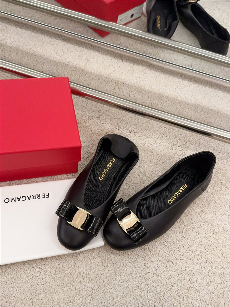 Ferragamo Vara Bow Ballet Flat in Black