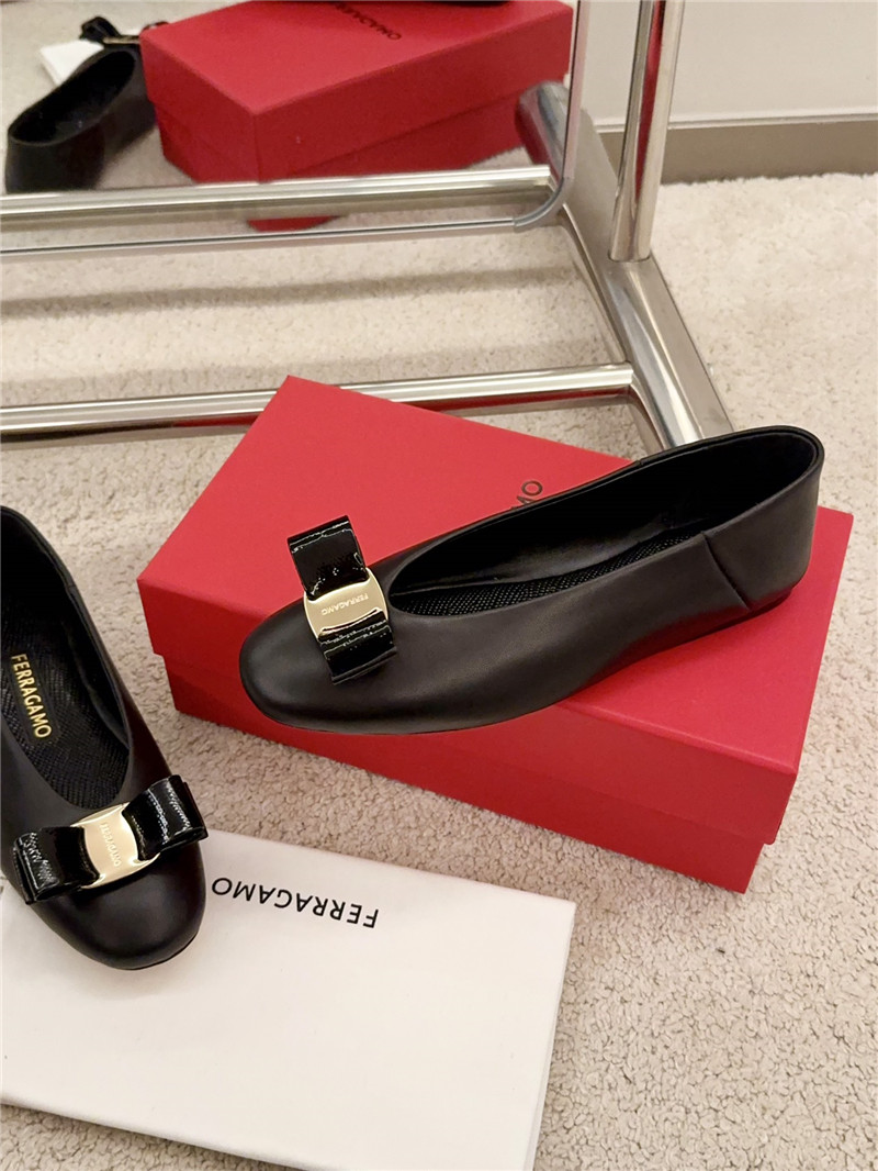Ferragamo Vara Bow Ballet Flat in Black
