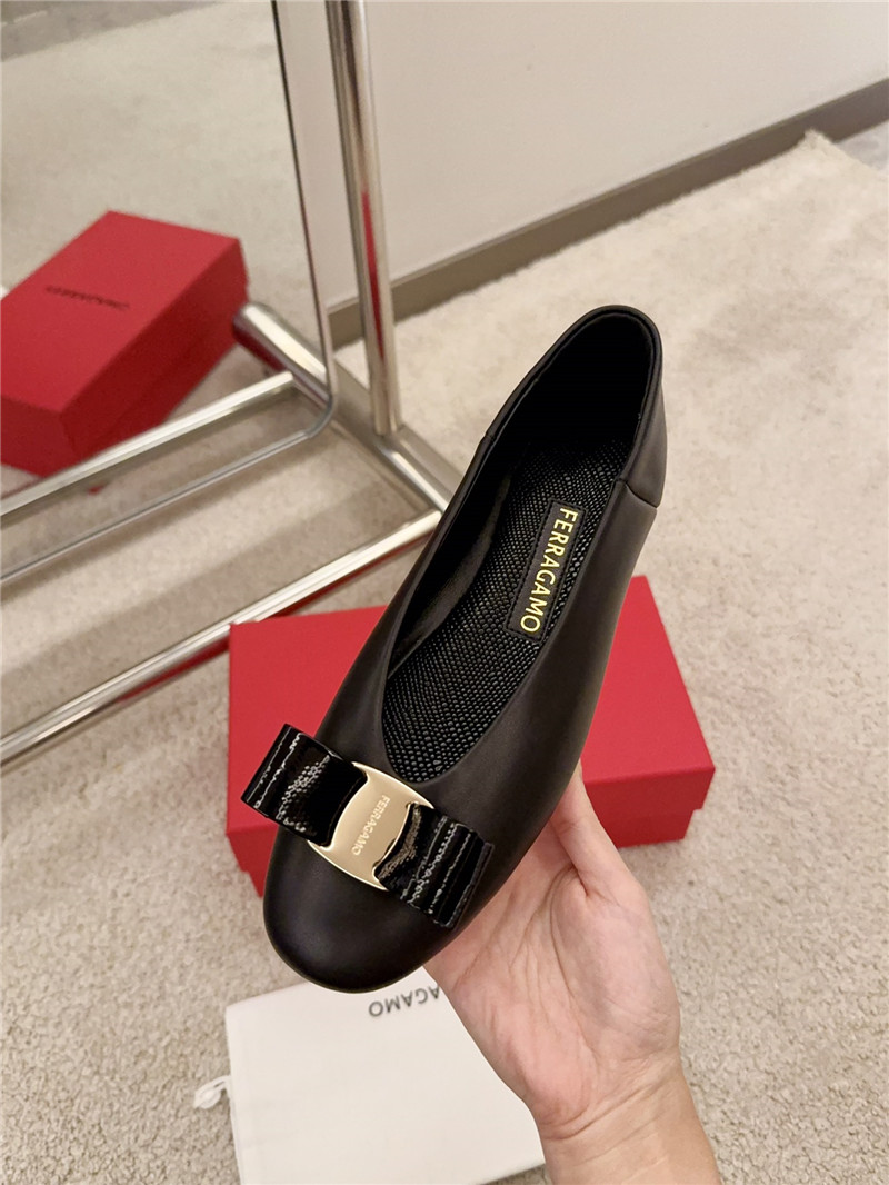 Ferragamo Vara Bow Ballet Flat in Black