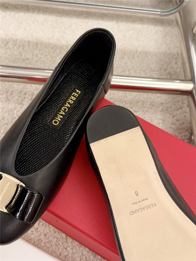 Ferragamo Vara Bow Ballet Flat in Black