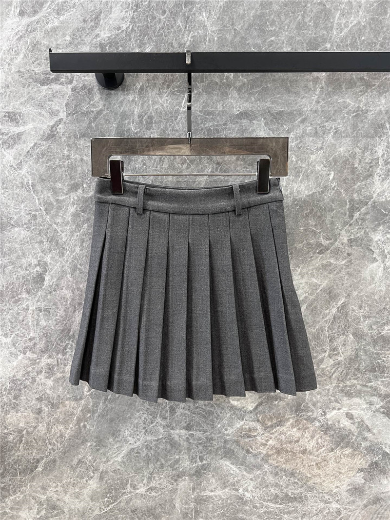 M1um1u micro logo pleated skirt
