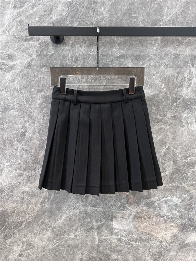 M1um1u micro logo pleated skirt
