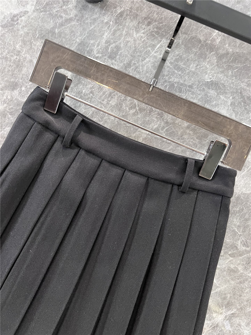 M1um1u micro logo pleated skirt