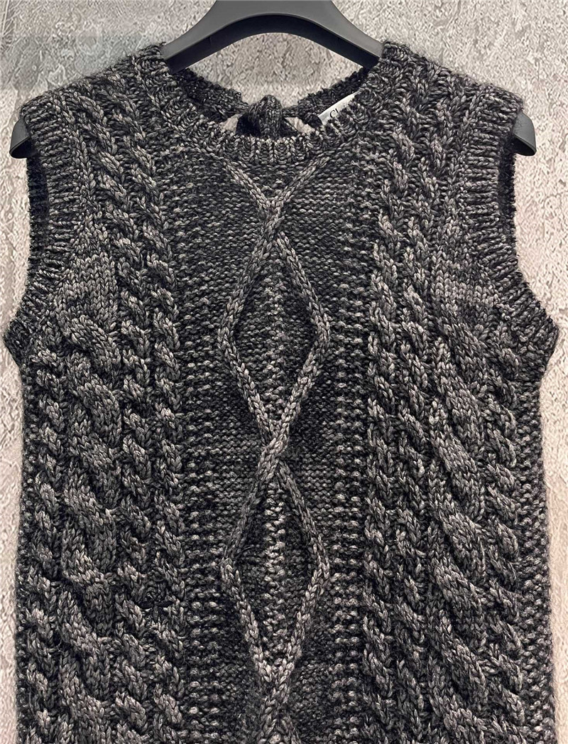 D10r grey sleeveless vest