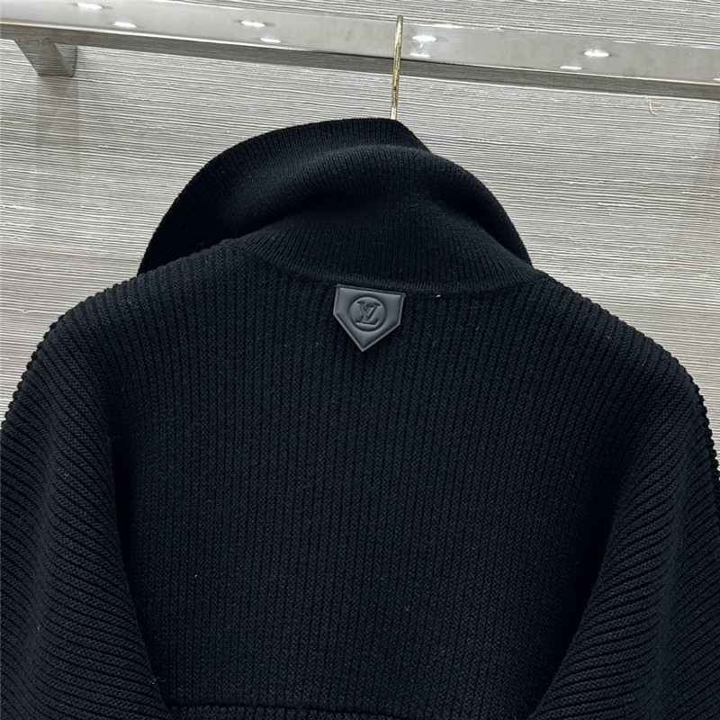 l0vis Vvtt0n half-zip lapel wool sweater