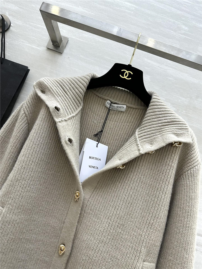 b0tt*ga Ven*ta turtleneck cardigan beige