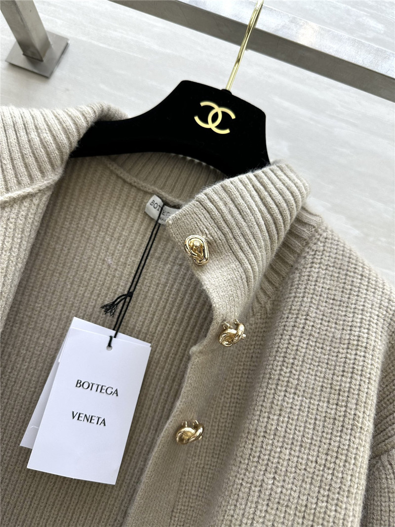b0tt*ga Ven*ta turtleneck cardigan beige