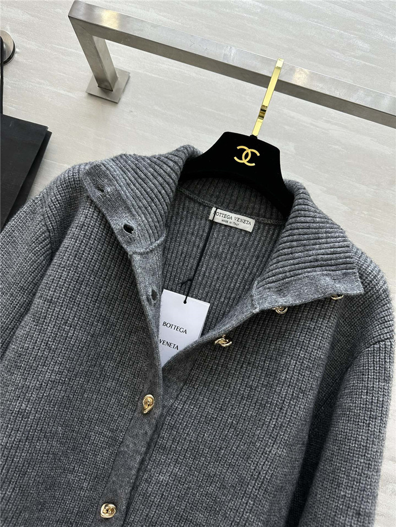 b0tt*ga Ven*ta grey turtleneck cardigan