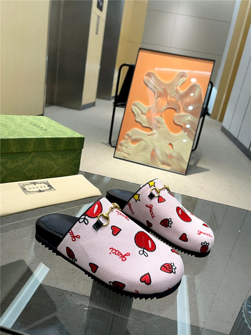 Gvc*1 horsebit mule pink printed canvas