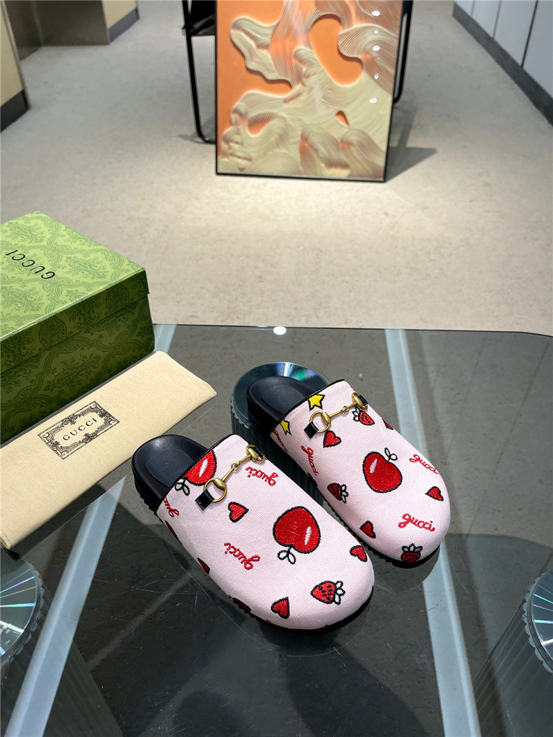 Gvc*1 horsebit mule pink printed canvas