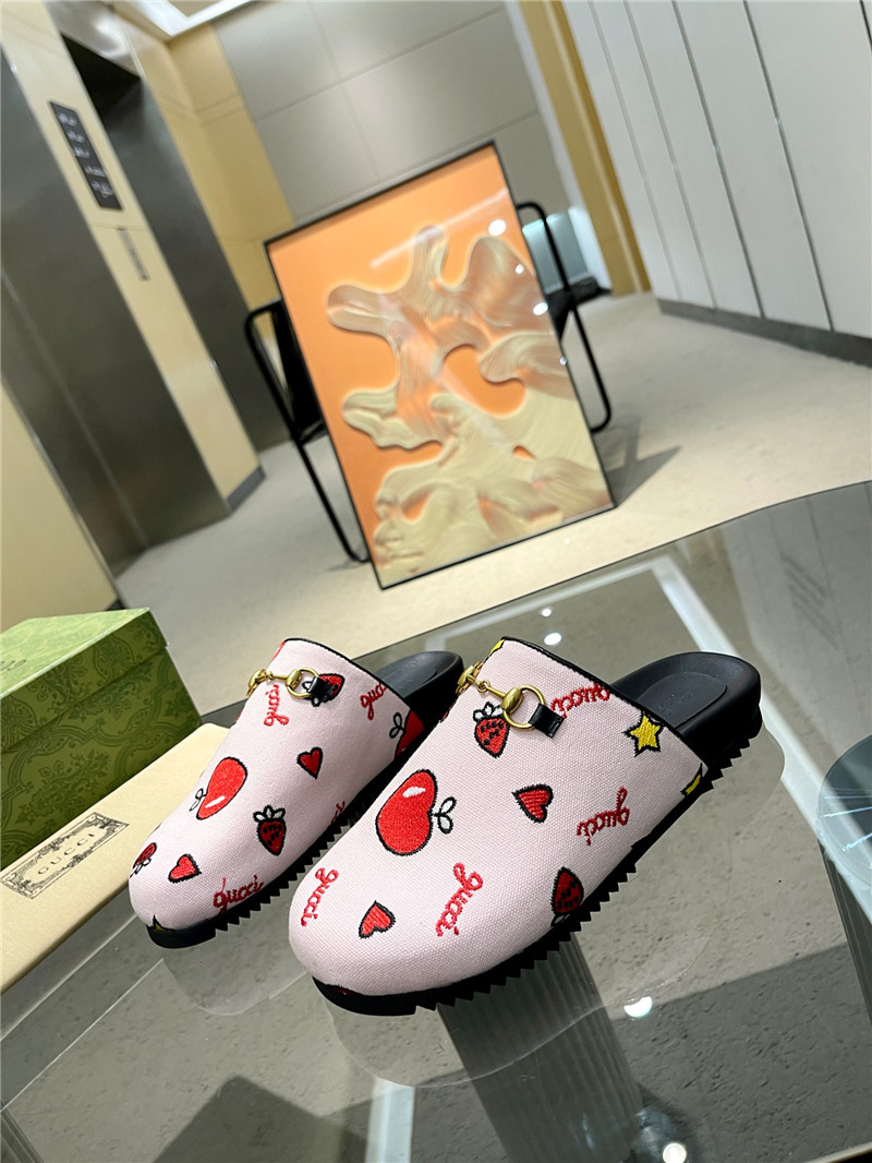 Gvc*1 horsebit mule pink printed canvas