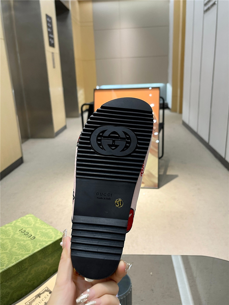 Gvc*1 horsebit mule pink printed canvas