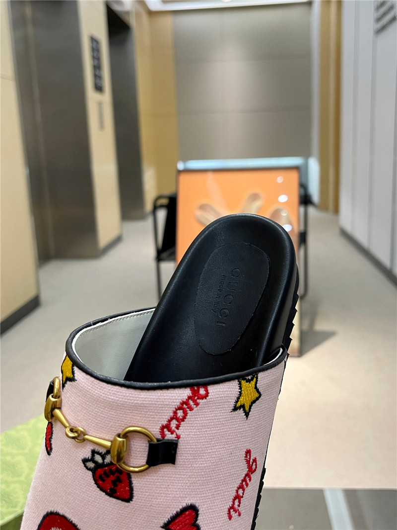 Gvc*1 horsebit mule pink printed canvas