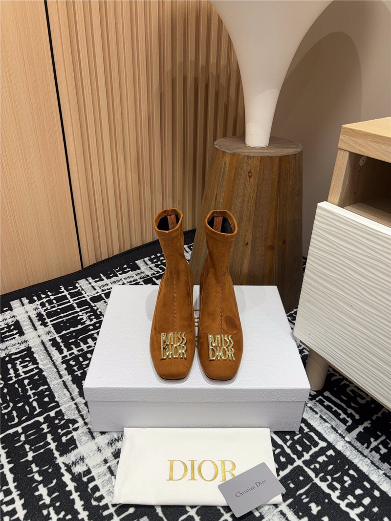 D10r cd icon brown heeled ankle boots