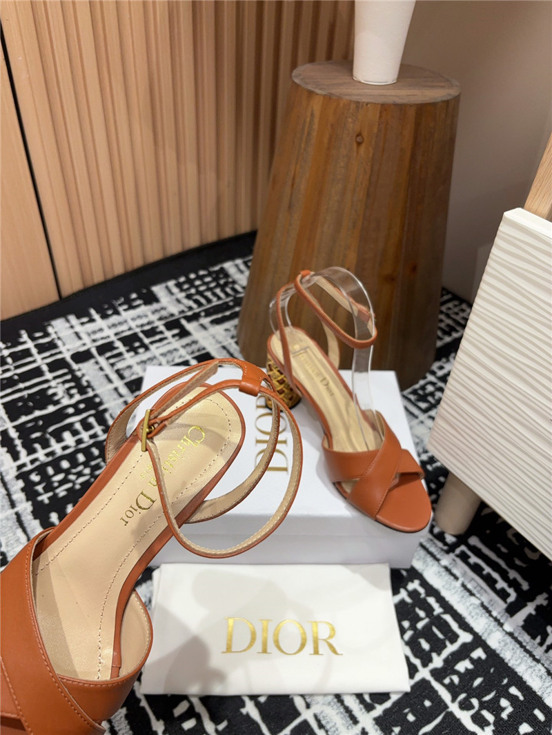 D10r icon heeled sandals camel calfskin
