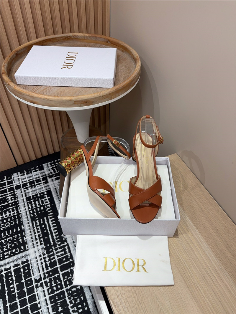 D10r icon heeled sandals camel calfskin