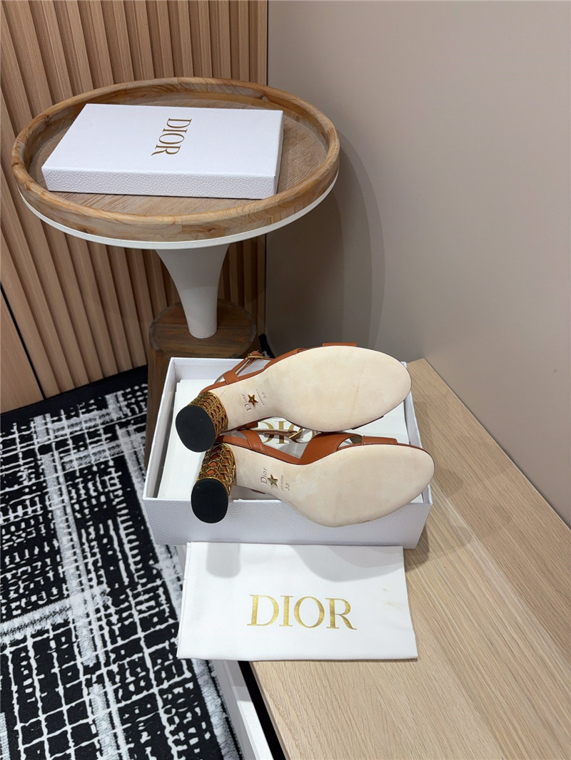 D10r icon heeled sandals camel calfskin