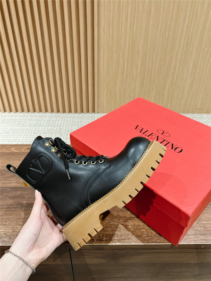Va1e*ntin0 black leather lace-up platform boots