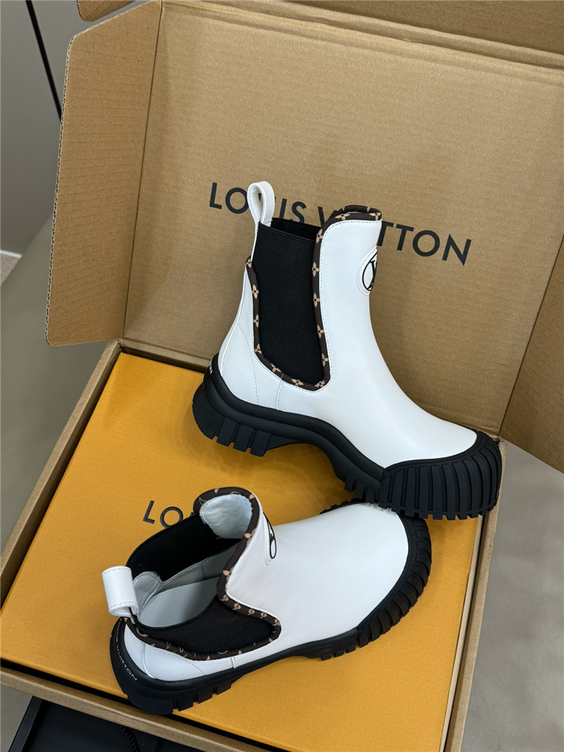 l0vis Vvtt0n ruby flat ankle boots in white