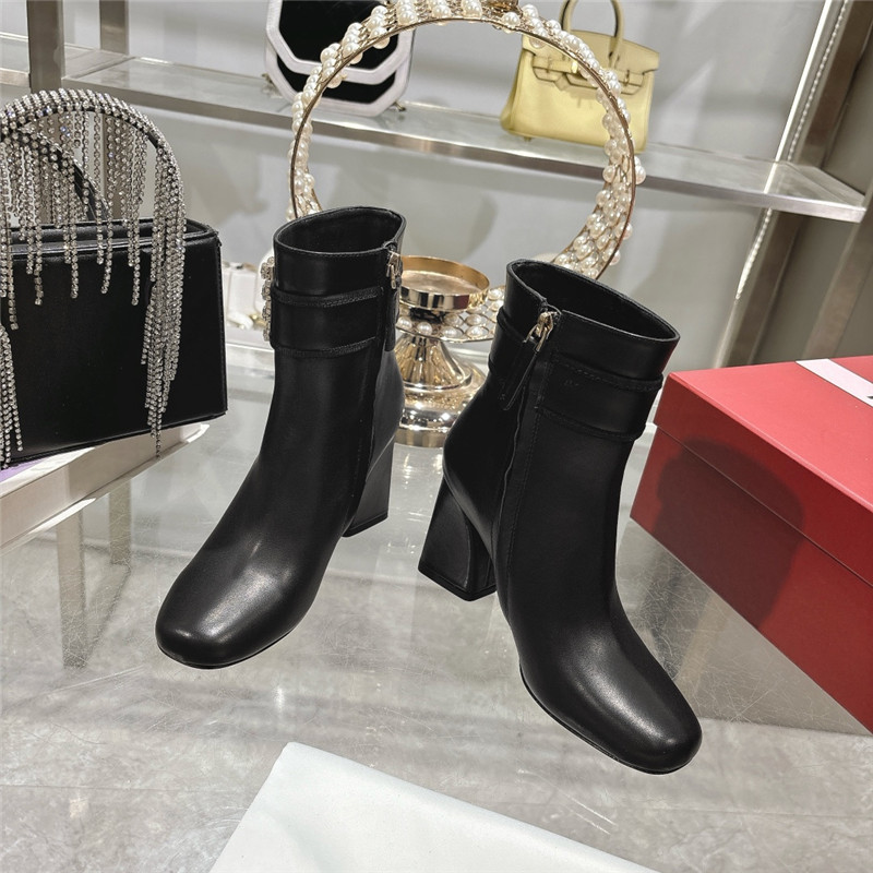 roger u1u1er leather buckle ankle booties