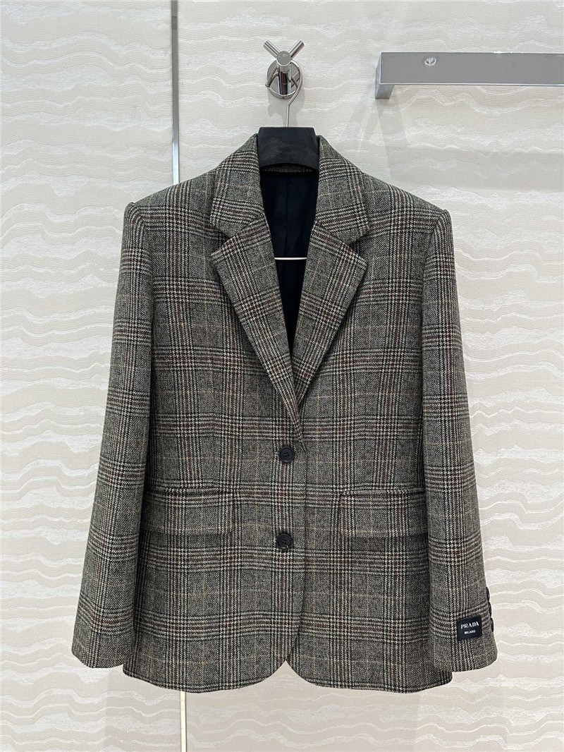 Pra*a british college suit