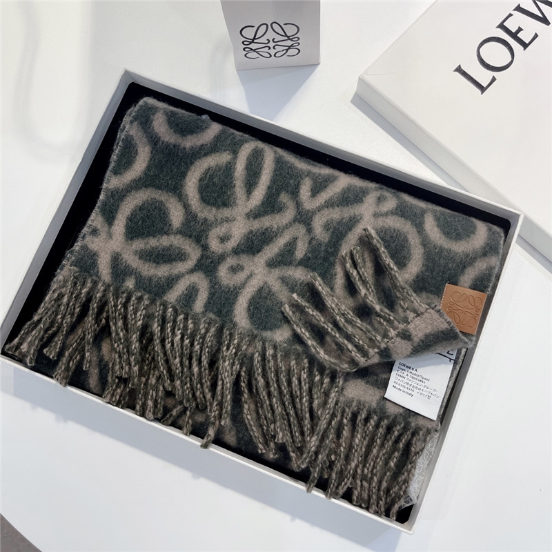 L0ew* wool scarf
