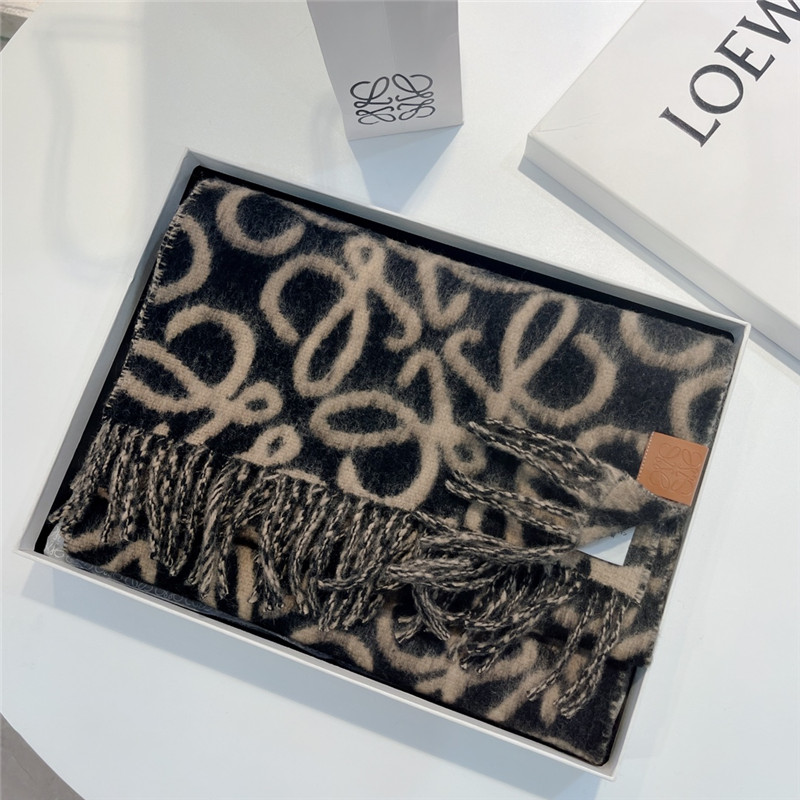L0ew* wool scarf