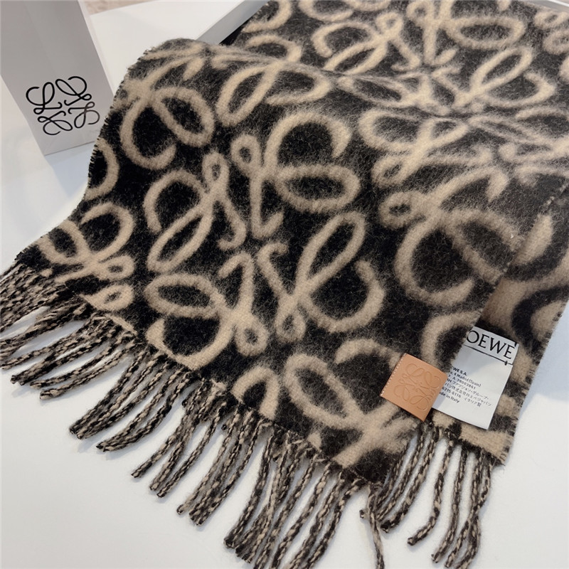 L0ew* wool scarf
