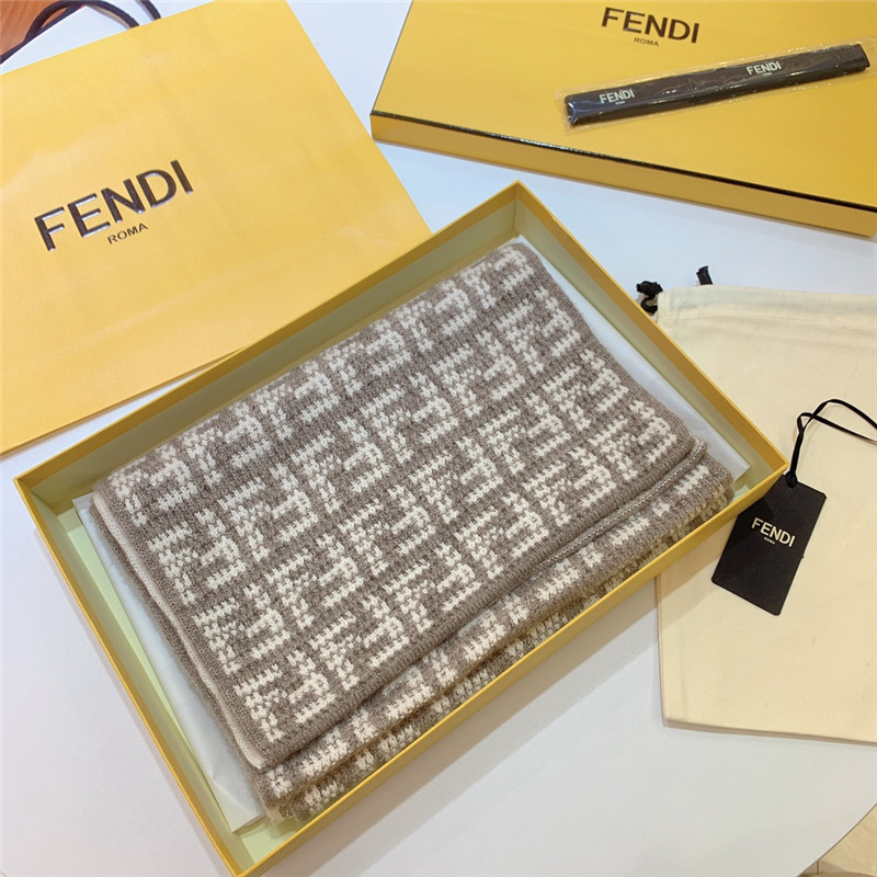 F**di contrasting monogram scarf