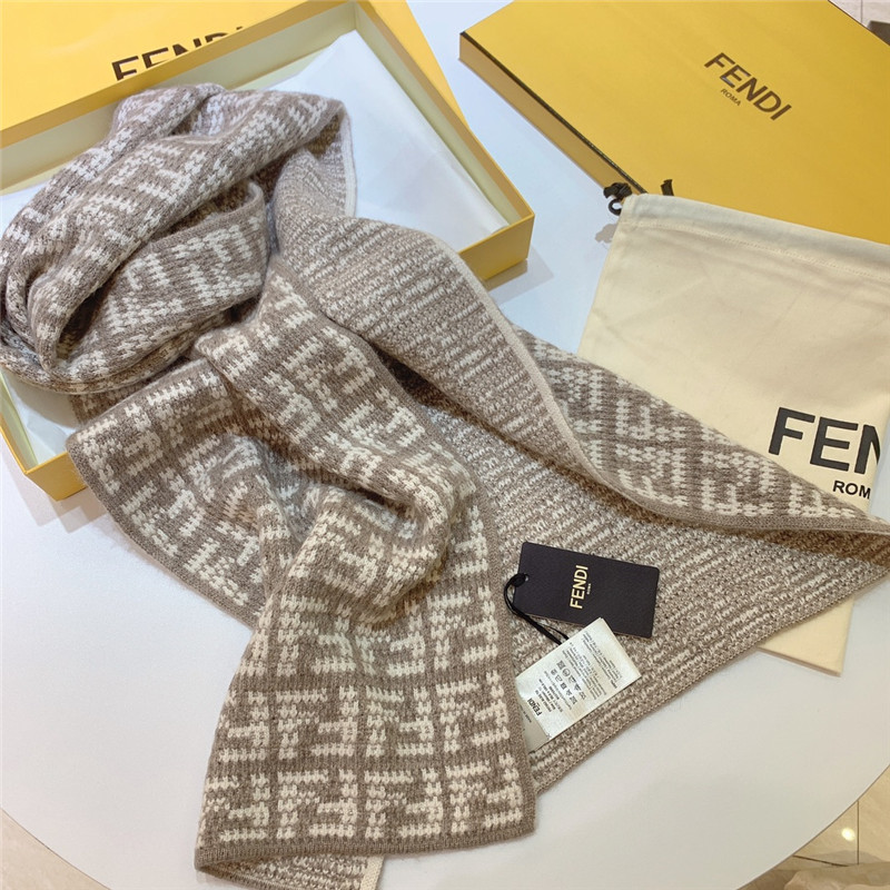 F**di contrasting monogram scarf