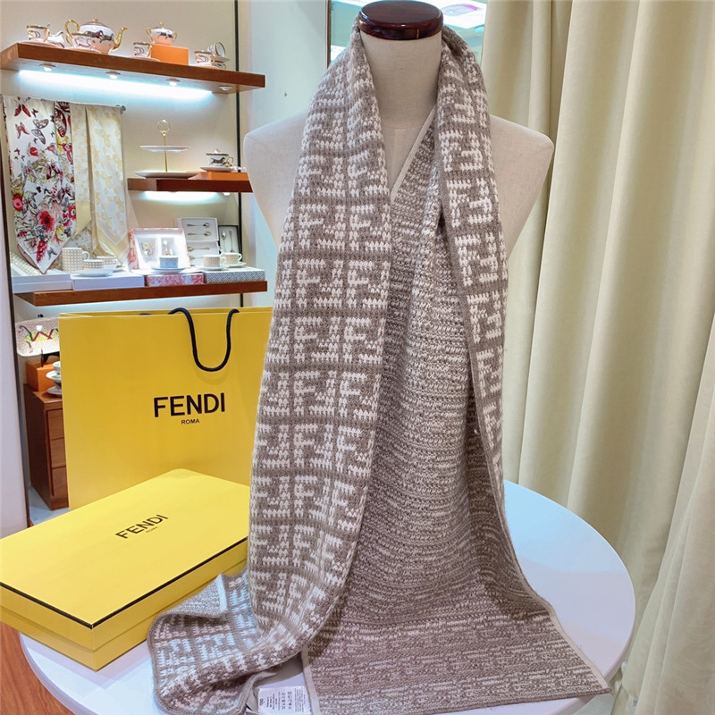 F**di contrasting monogram scarf