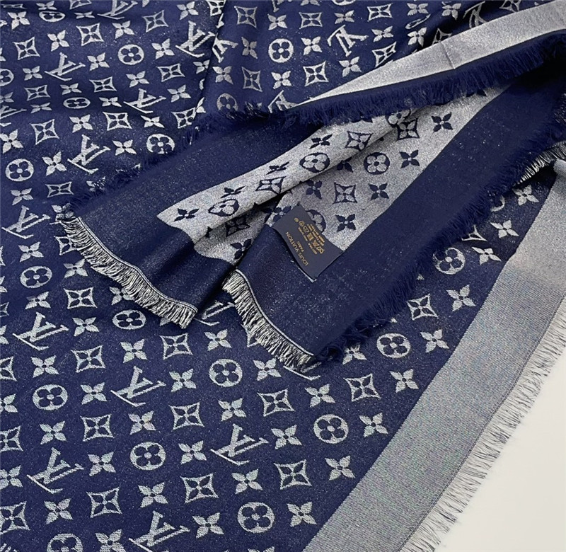 l0vis Vvtt0n lv gold and silver thread shawl